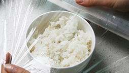 為什么有些保鮮膜包產(chǎn)品后感覺有霧氣？